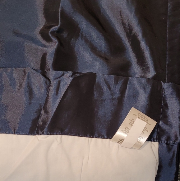 Valance - Picture 2 of 3